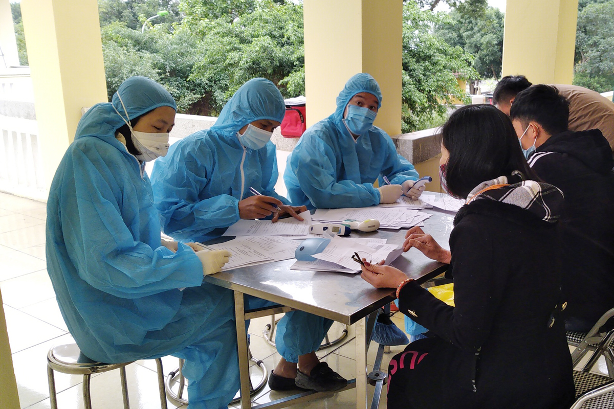 1.	Lực lượng quân y Bộ CHQS tỉnh phối hợp với Trung tâm Y tế TP Uông Bí kiểm tra, khám sàng lọc lần cuối đối với 62 công dân. 