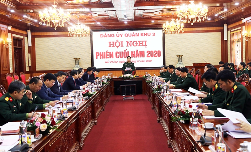 Trung tướng Nguyễn Quang Cường điều hành hội nghị