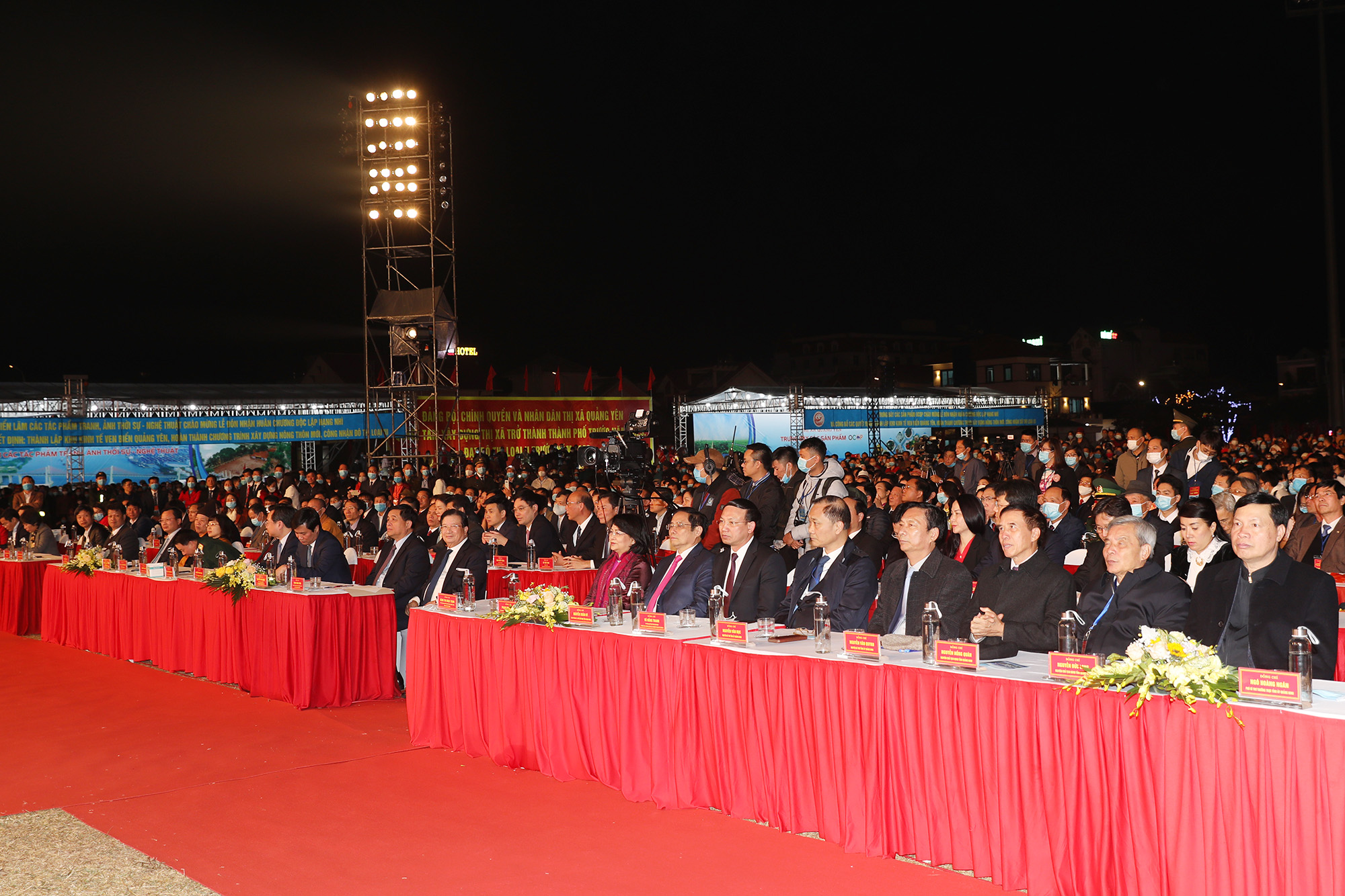 Các đồng chí lãnh đạo trung ương, tỉnh Quảng Ninh dự lễ