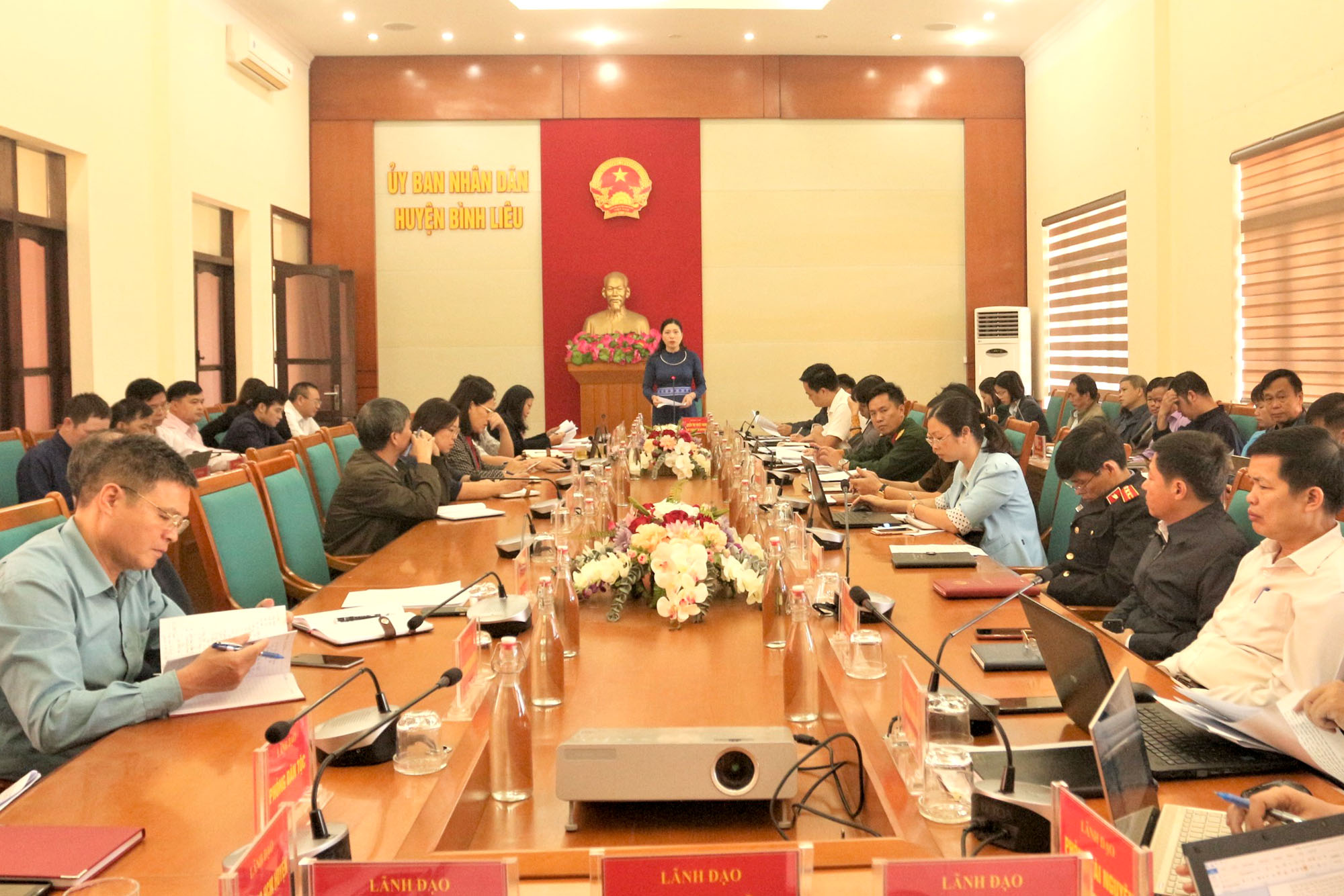 UBND huyện Bình Liêu họp bàn giải pháp tăng thu ngân sách nhà nước năm 2020.