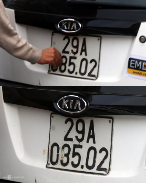 Tài xế taxi bóc băng dính đen để số 8 trở thành số 3 theo đúng đăng ký. Ảnh: Bá Đô