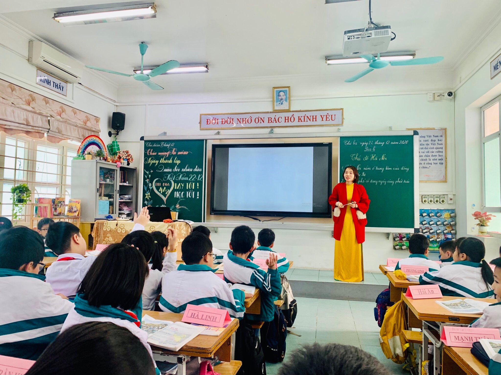 Tiết dạy thực hành của cô giáo Ngô Thị Thái, giáo viên Trường Tiểu học Hạ Long tại hội thi.