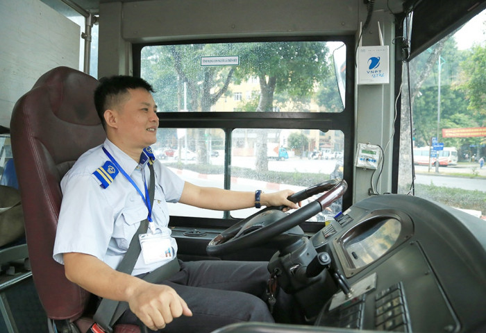Lái xe Lê Văn Tưởng (Trung tâm Tân Đạt, Tổng Công ty Vận tải Hà Nội) một trong những lái xe đạt giải Vô lăng vàng năm 2020 Ảnh: Tạ Hải