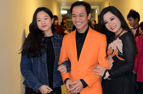 Thanh Thanh Hiền cùng Chế Phong và con gái út.