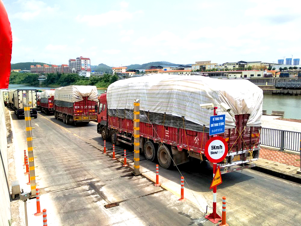 Xuất nhập khẩu hàng hóa qua lối mở Cầu phao tạm KM3+4 Hải Yên (TP Móng Cái).