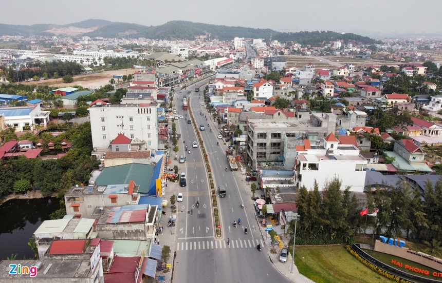 Đường 359 tại huyện Thủy Nguyên được nâng cấp, cải tạo rộng rãi nhằm phục vụ phát triển kinh tế - xã hội. Ảnh: Nguyễn Dương.