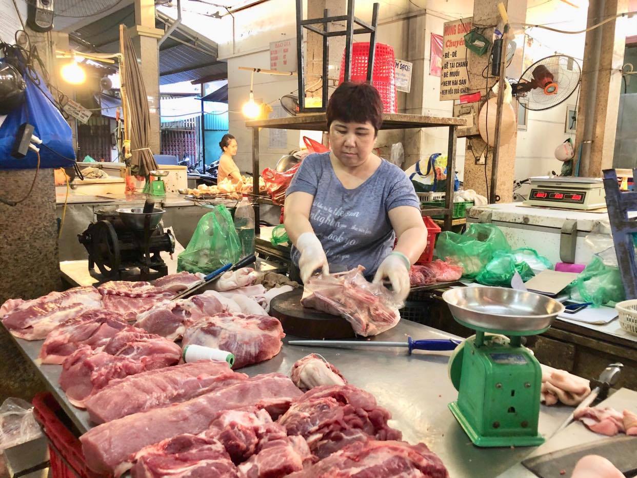 Một số chuyên gia kinh tế nhận định: Giá thịt lợn từ nay đến Tết Nguyên đán sẽ tăng cao.
