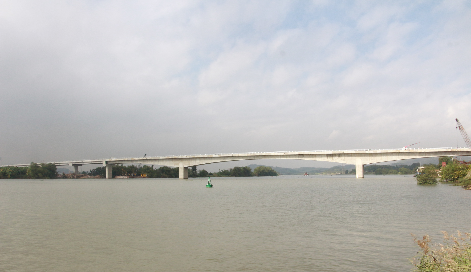 Cầu Triều nối TX Đông Triều (Quảng Ninh) với TX Kinh Môn (Hải Dương). Ảnh: Mạnh Trường