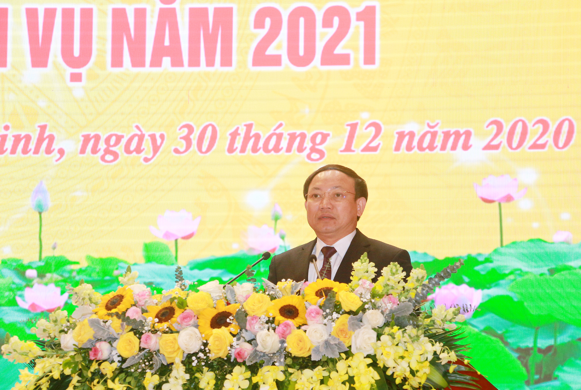 Đồng chí Nguyễn Xuân Ký, Bí thư Tỉnh ủy, Chủ tịch HĐND tỉnh, phát biểu tại Hội nghị.