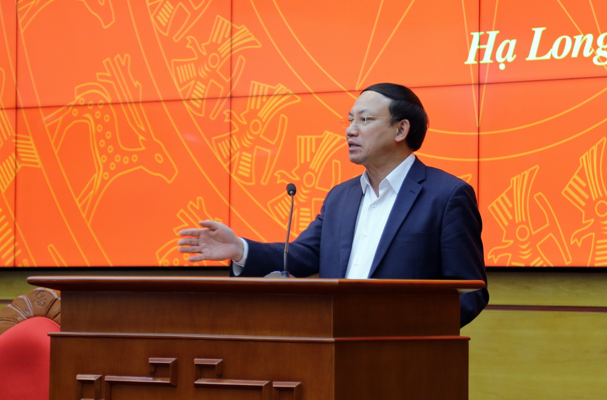 Đồng chí Nguyễn Xuân Ký, Bí thư Tỉnh ủy, Chủ tịch HĐND tỉnh phát biểu tại hội nghị.
