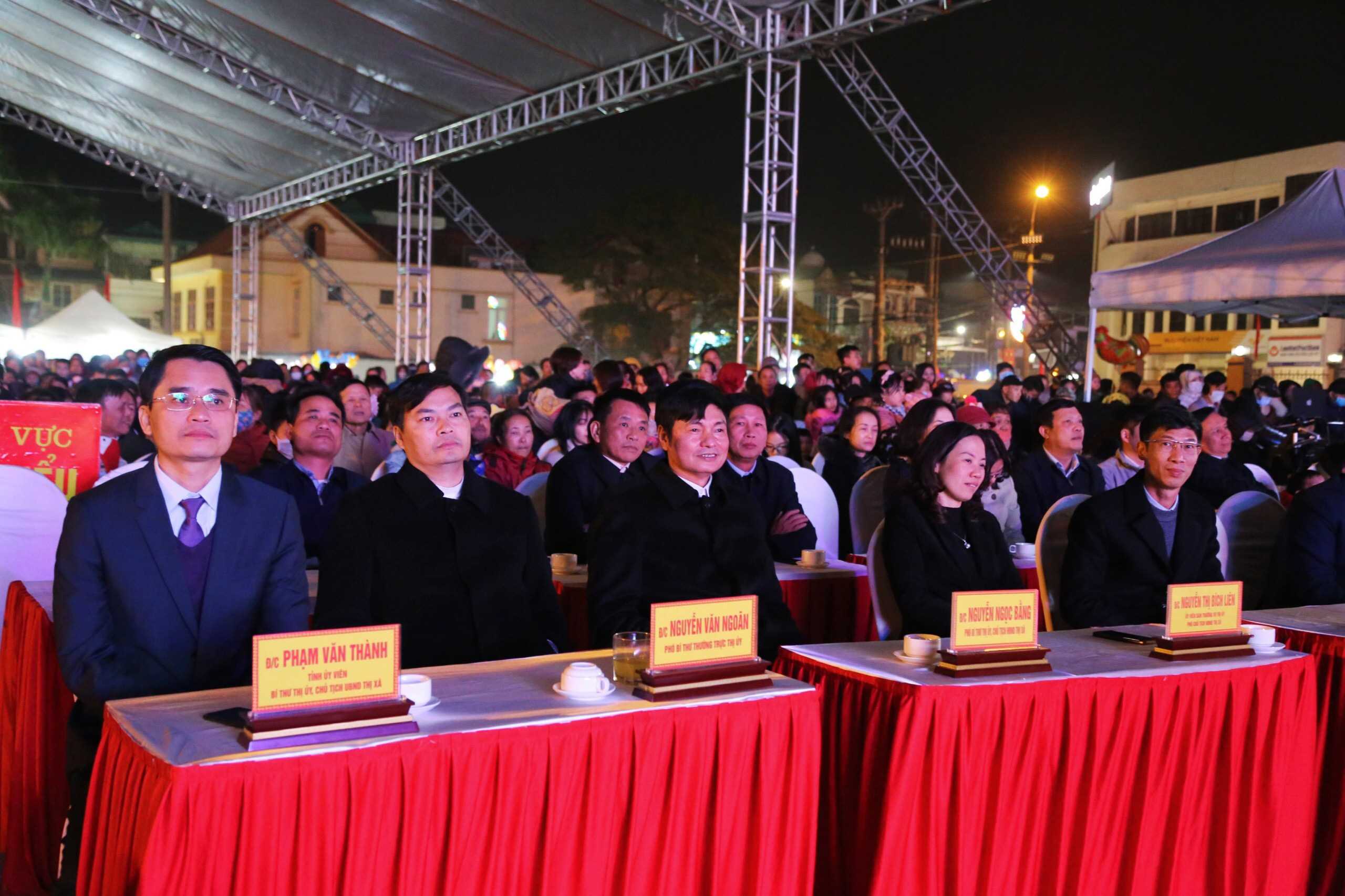 Lãnh đạo và nhân dân TX Đông Triều tham dự chương trình 