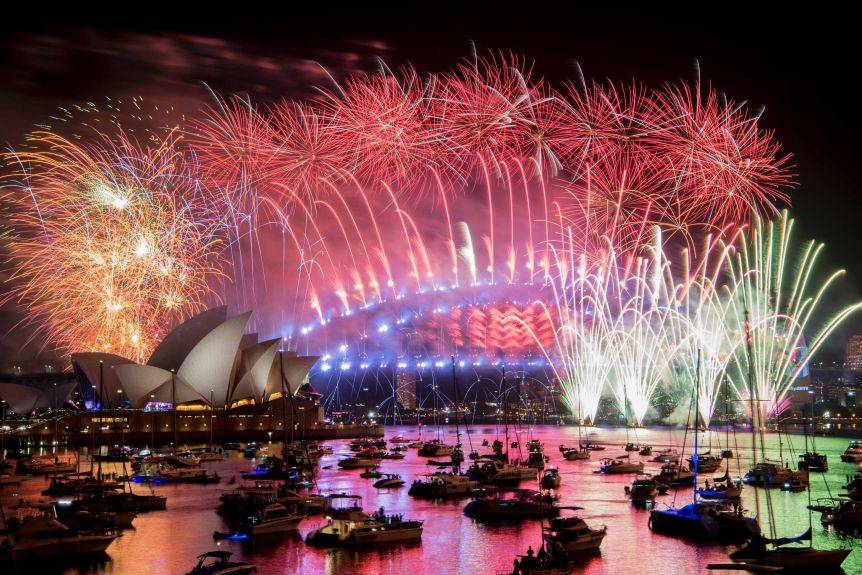 Sydney vẫn tổ chức lễ bắn pháo hoa nổi tiếng song có một số thay đổi về khán giả theo dõi. Ảnh: AAP