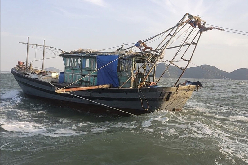 Đoàn kiểm tra liên ngành huyện Hải Hà phát hiện và bắt giữ 01 tàu cá khai thác thủy sản bằng hình thức giã cào