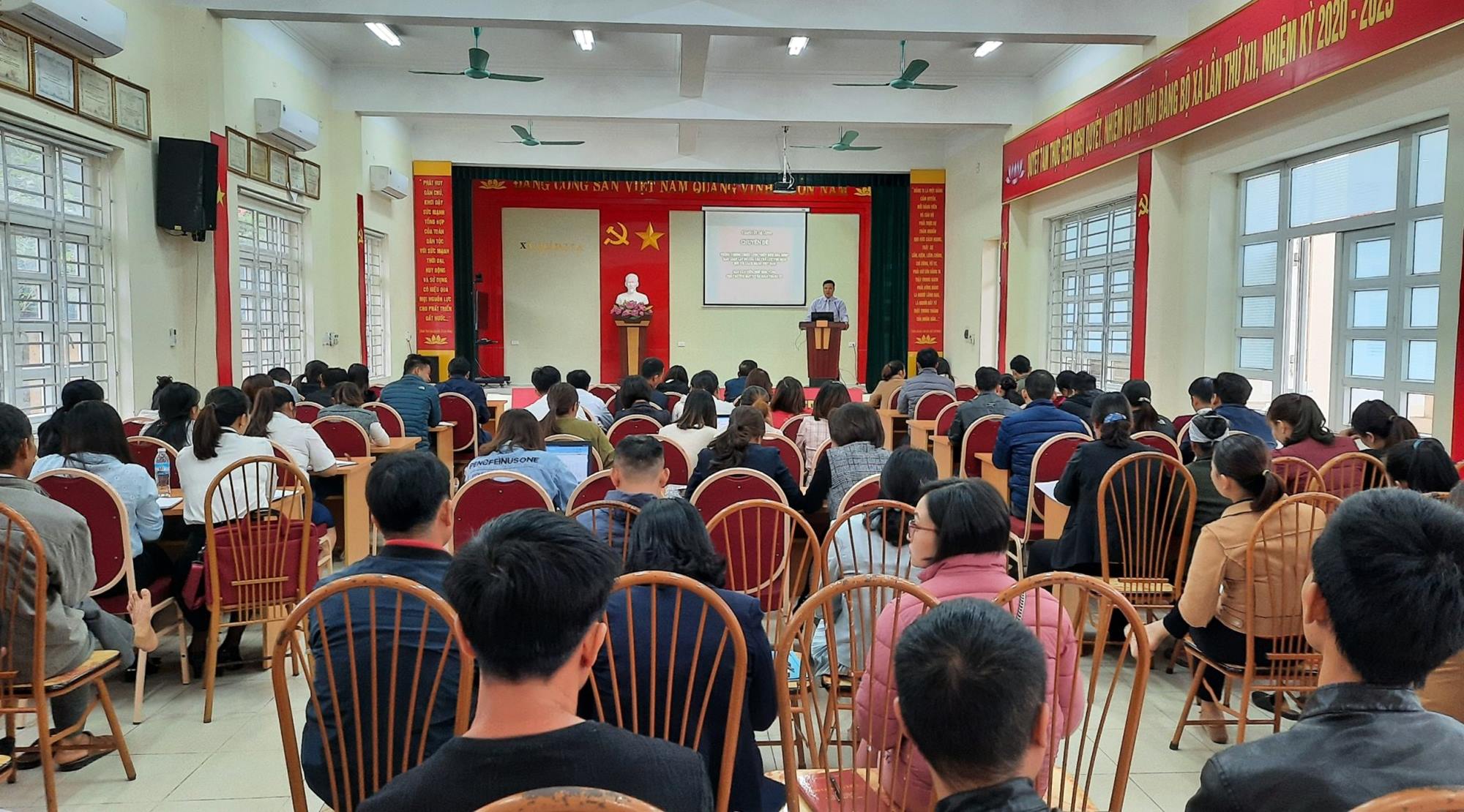 Ban Tuyên giáo Thành ủy Hạ Long quán triệt chuyên đề về bảo vệ nền tảng tư tưởng của đảng đến các cán bộ, đảng viên xã Quảng La, TP Hạ Long. 