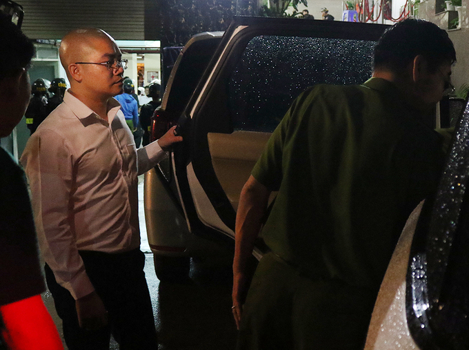 Nguyễn Thái Luyện, Chủ tịch HĐQT địa ốc Alibaba, làm việc với cảnh sát hồi tháng 9/2019. Ảnh: Công an cung cấp.