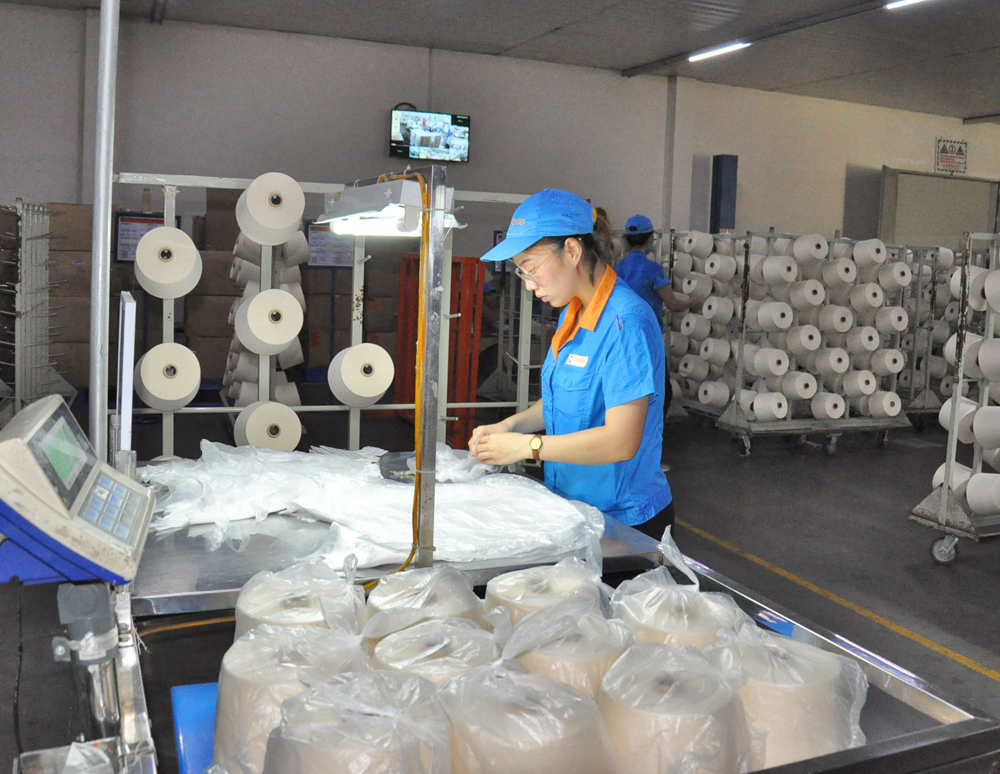 Lao động làm việc tại Khu Công nghiệp cảng biển Hải Hà, huyện Hải Hà.