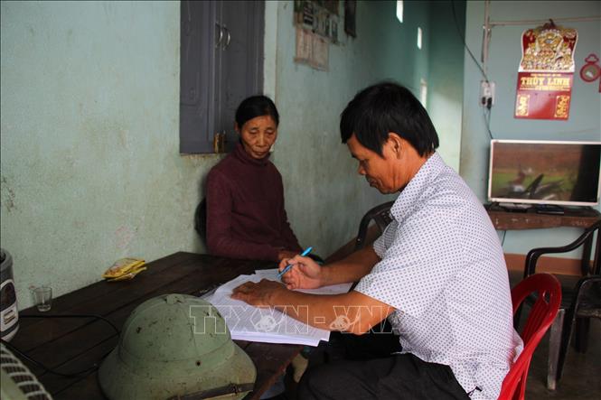 Rà soát hộ nghèo, hộ cận nghèo tại huyện Cư M’Gar, tỉnh Đắk Lắk. Ảnh: Hoài Thu/TTXVN