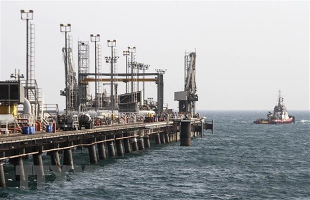 Một cơ sở khai thác dầu của Iran trên đảo Khark. (Ảnh: AFP/TTXVN)