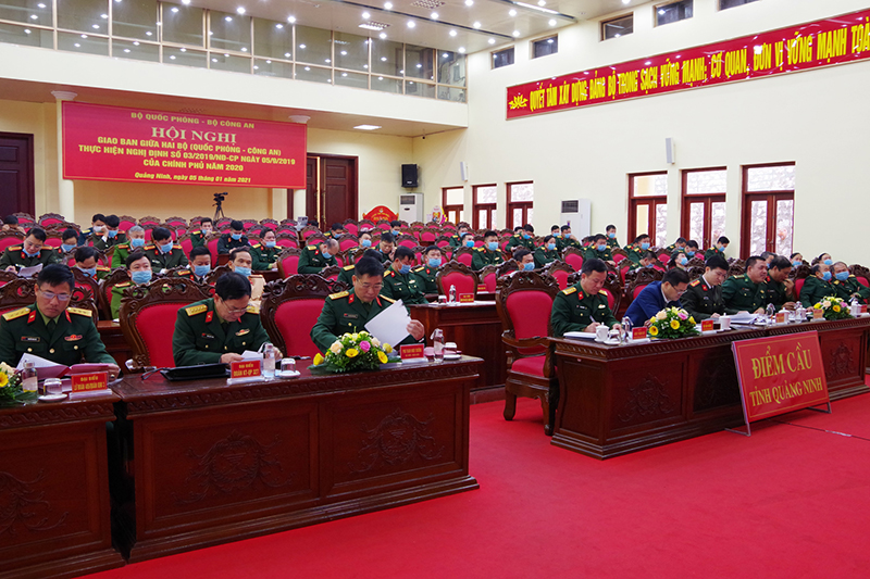 Đồng chí Bùi Văn Khắng, Phó Chủ tịch UBND tỉnh, dự hội nghị trực tuyến tại điểm cầu Quảng Ninh.