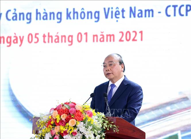 Thủ tướng Nguyễn Xuân Phúc phát lệnh khởi công. Ảnh: Thống Nhất/TTXVN