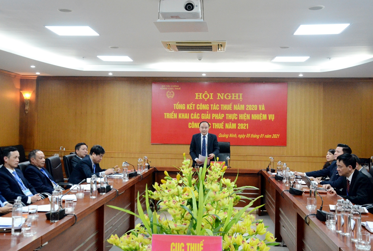 Đồng chí Cao Ngọc Tuấn, Cục trưởng Cục Thuế Quảng Ninh phát biểu tại điểm cầu Quảng Ninh.