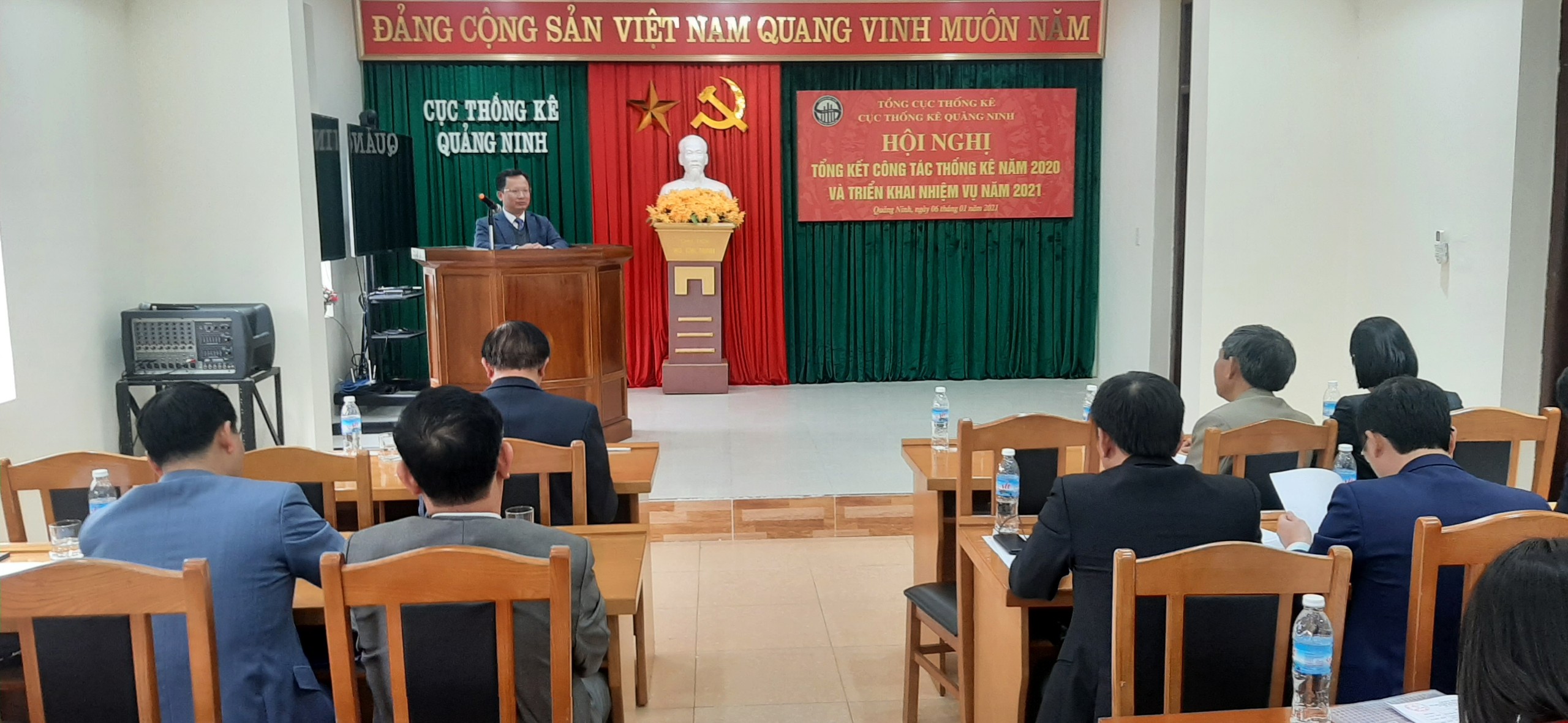 Đồng chí Cao Tường Huy, Phó Chủ tịch Thường trực UBND tỉnh phát biểu chỉ đạo hội nghị.