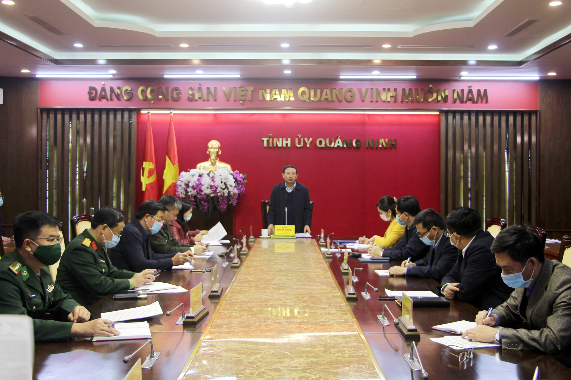 Đồng chí Nguyễn Xuân Ký, Bí thư Tỉnh ủy, Chủ tịch HĐND tỉnh kết luận cuộc họp.