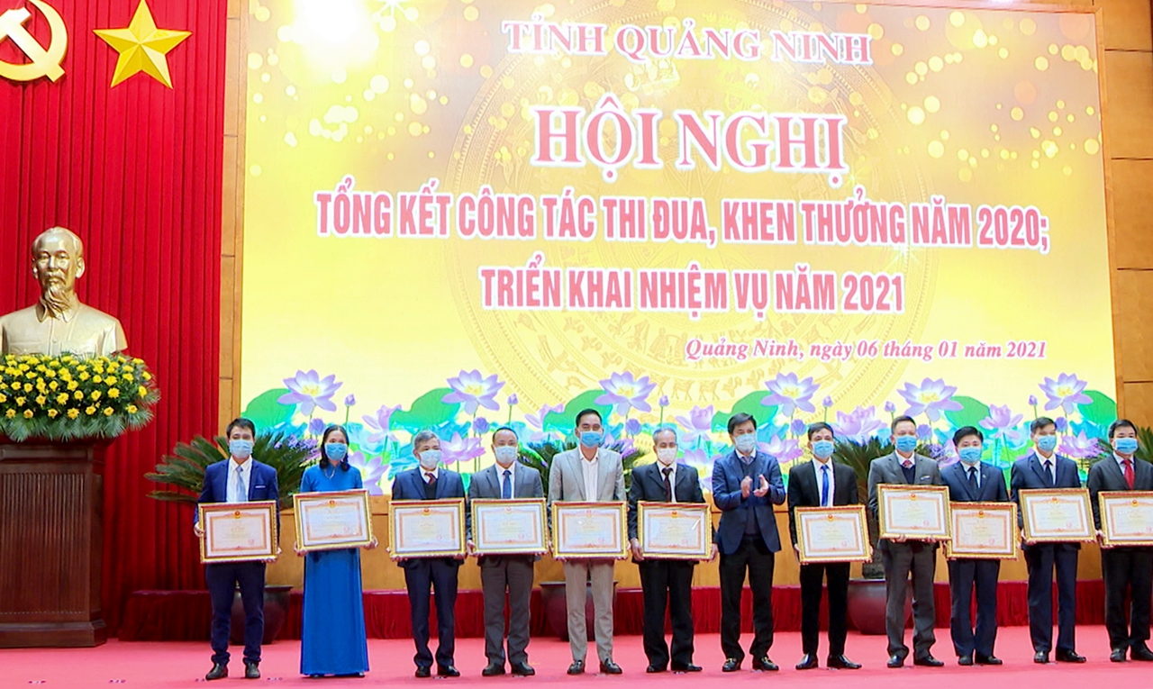 ồng chí Nguyễn Tường Văn, Chủ tịch UBND tỉnh, Chủ tịch Hội đồng Thi đua-Khen thưởng tỉnh