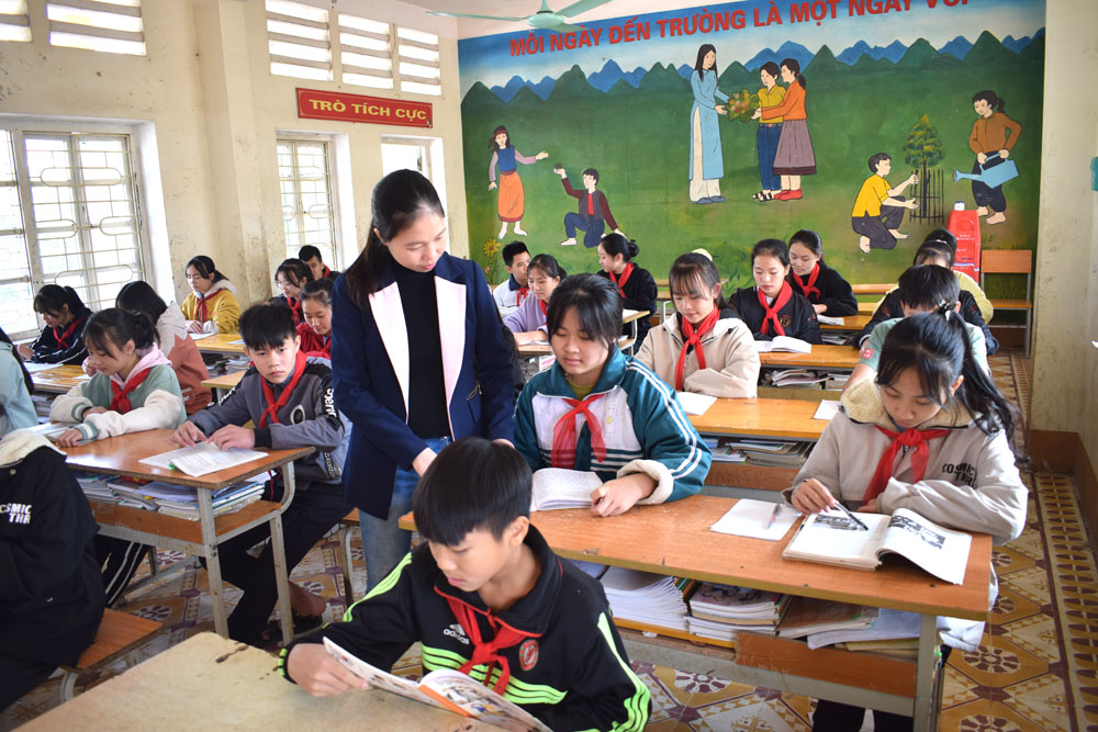 Một buổi lên lớp của cô giáo Khánh tại Trường PTDT Nội trú Ba Chẽ.