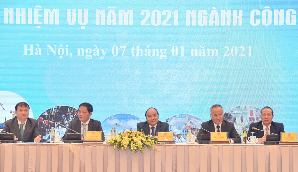 Thủ tướng dự Hội nghị tổng kết năm 2020, triển khai nhiệm vụ năm 2021 ngành công thương. Ảnh: VGP/Quang Hiếu