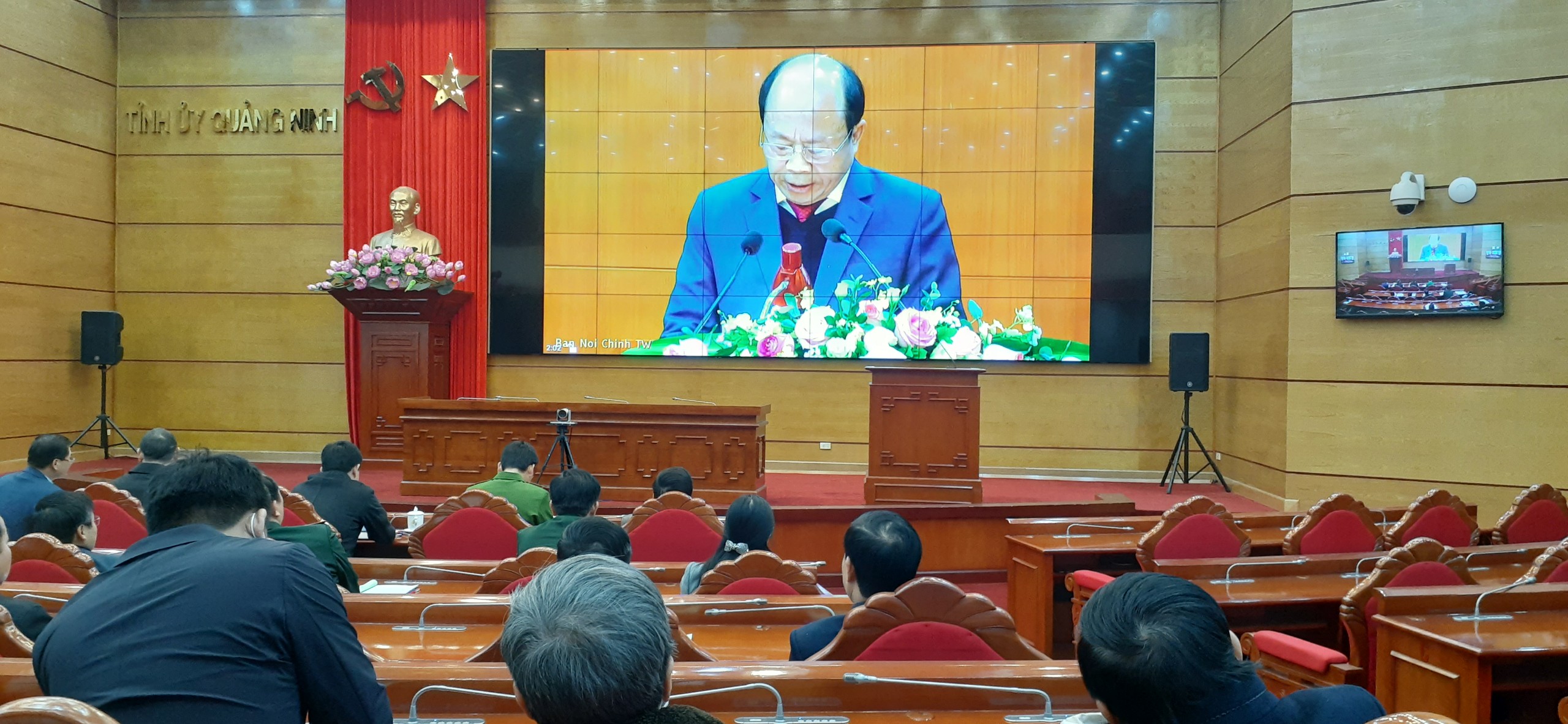 Đồng chí Vũ Xuân Diện, Ủy viên BTV, Trưởng ban Nội chính Tỉnh ủy phát biểu tham luận tại hội nghị.