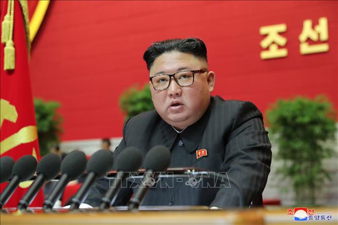 Nhà lãnh đạo Triều Tiên Kim Jong-un phát biểu tại ngày họp thứ 4 Đại hội lần thứ VIII đảng Lao động Triều Tiên ở Bình Nhưỡng, ngày 9/1/2021. Ảnh: KCNA/TTXVN