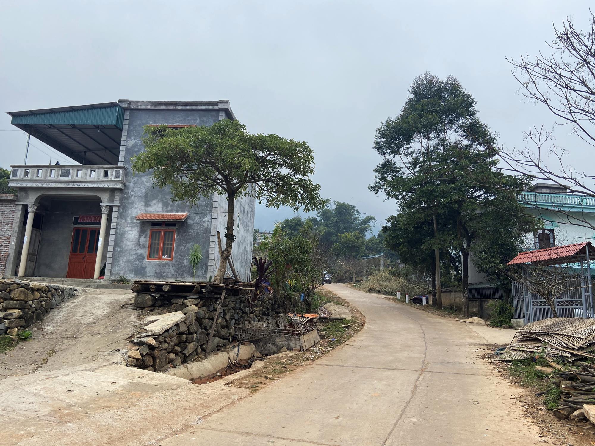 100% con đường nội thôn trên địa bàn xã Húc Động đã cơ bản được cứng hóa. 