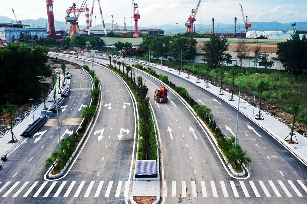 Tuyến đường nối Khu công nghiệp Cái Lân qua khu công nghiệp Việt Hưng đến cao tốc Hạ Long - Vân Đồn 