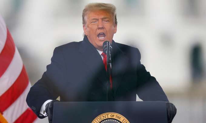 Tổng thống Donald Trump phát biểu trước đám đông ủng hộ ở thủ đô Washington hôm 6/1. Ảnh: Reuters.