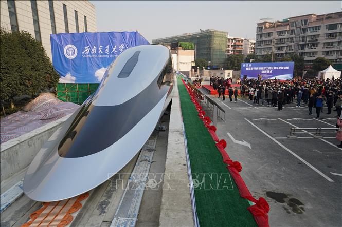 Tàu hỏa siêu tốc sử dụng công nghệ đệm từ siêu dẫn nhiệt độ cao trong buổi chạy thử tại thành phố Thành Đô, tỉnh Tứ Xuyên, Tây Nam Trung Quốc, ngày 13/1/2021. Ảnh: AFP/TTXVN