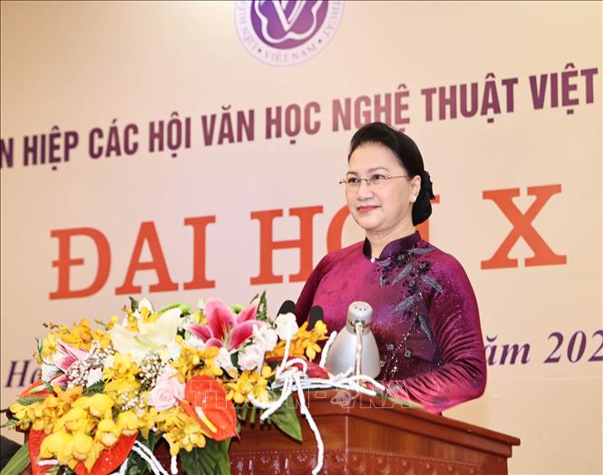 Chủ tịch Quốc hội Nguyễn Thị Kim Ngân phát biểu tại Đại hội đại biểu toàn quốc Liên hiệp các Hội Văn học nghệ thuật Việt Nam khóa X (nhiệm kỳ 2020-2025). Ảnh: TTXVN