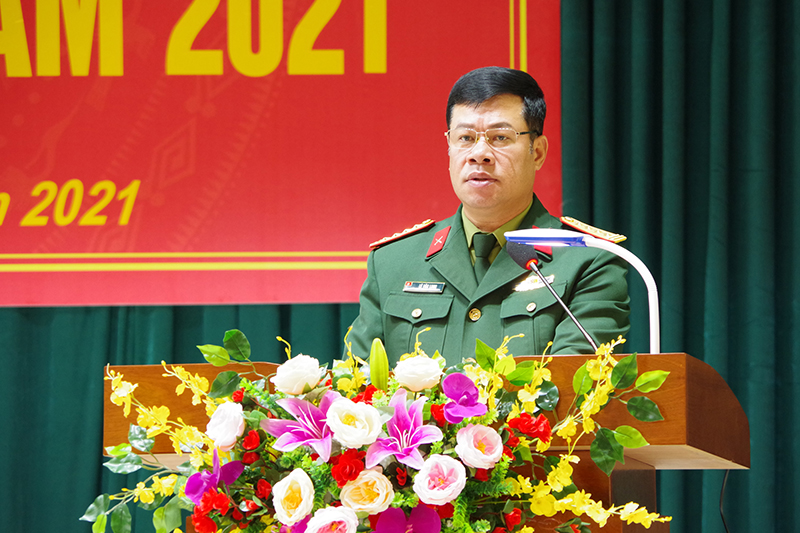 Đại tá Lê Văn Long, Ủy viên Ban Thường vụ Tỉnh ủy, Chỉ huy trưởng Bộ CHQS tỉnh, phát biểu chỉ đạo hội nghị.