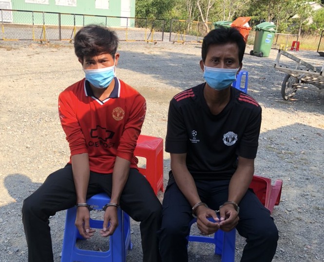  2 người Campuchia bị khởi tố, bắt tạm giam.-Ảnh: P. Vũ.