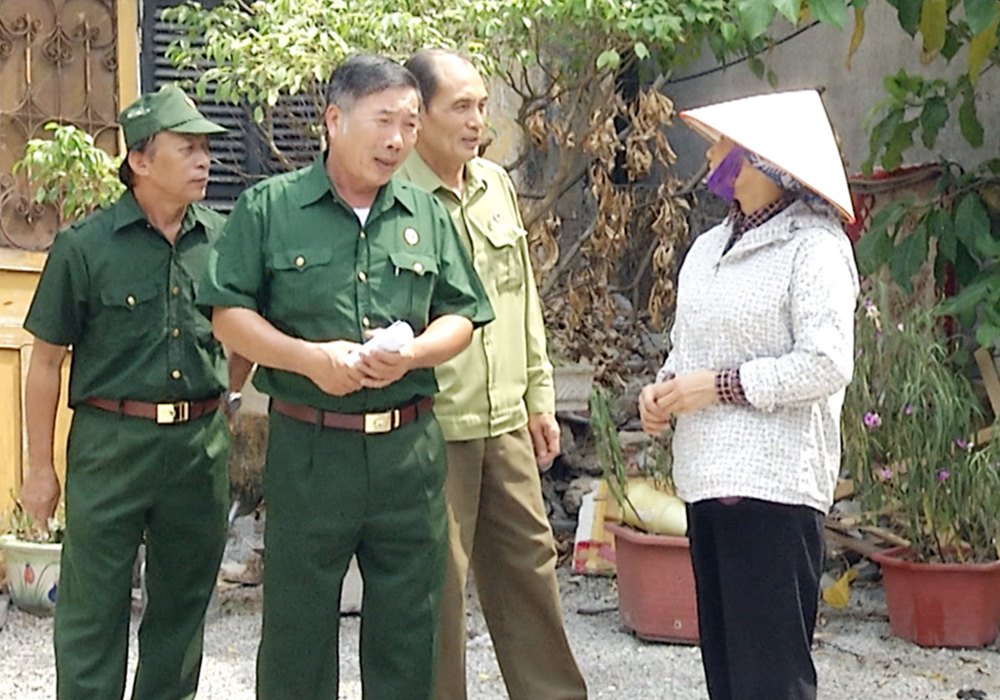  Hội CCB phường Quang Trung (TP Uông Bí) gặp gỡ tuyên truyền người dân tham gia bảo vệ môi trường tổ dân, khu phố.