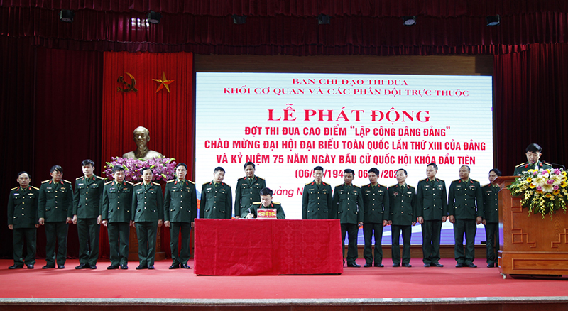 Các cơ quan, đơn vị ký kết thực hiện đợt thi đua cao điểm 