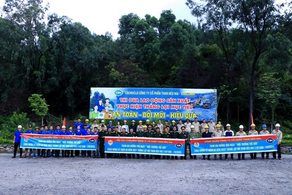 Công ty CP Than Đèo Nai tổ chức ra quân bảo vệ môi trường.