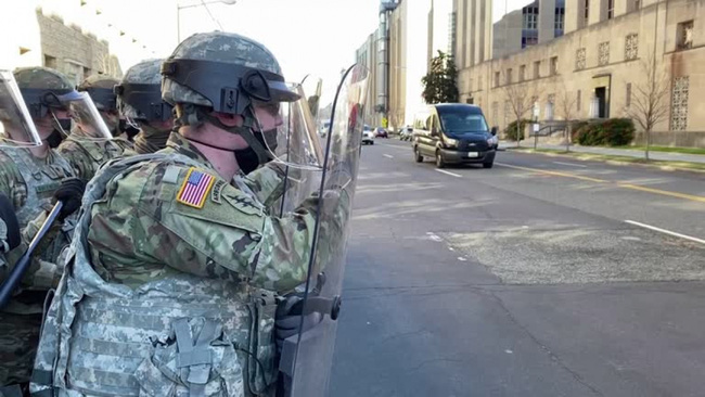 Lực lượng Vệ binh Quốc gia Mỹ diễn tập cho lễ nhậm chức của tân tổng thống tại Washington D.C. Nguồn: Reuters