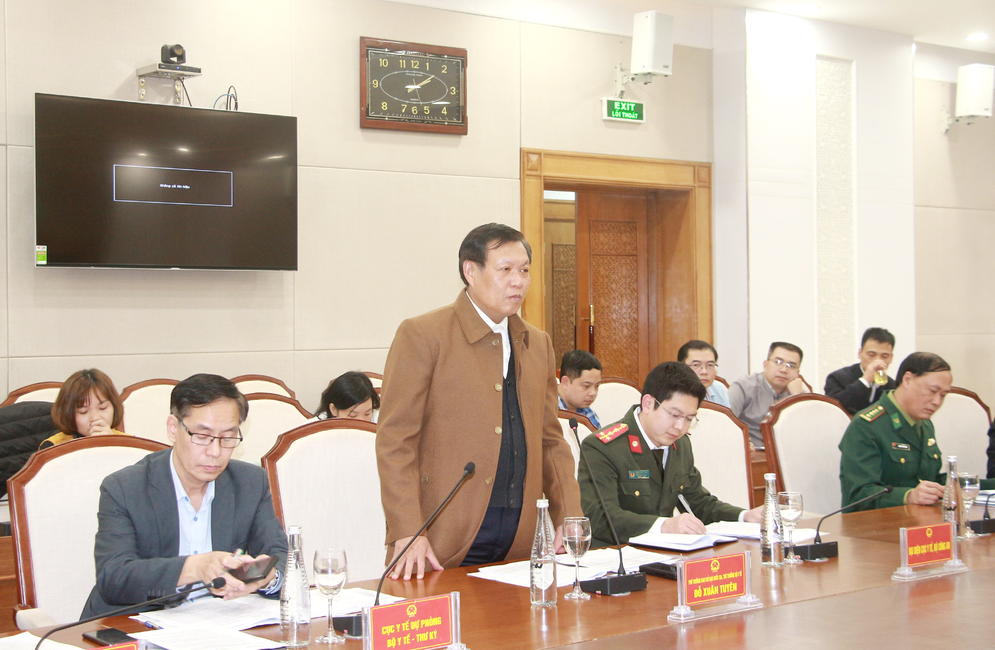 Đồng chí Đỗ Xuân Tuyên, Thứ trưởng Bộ Y tế, phát biểu tại buổi làm việc với tỉnh.