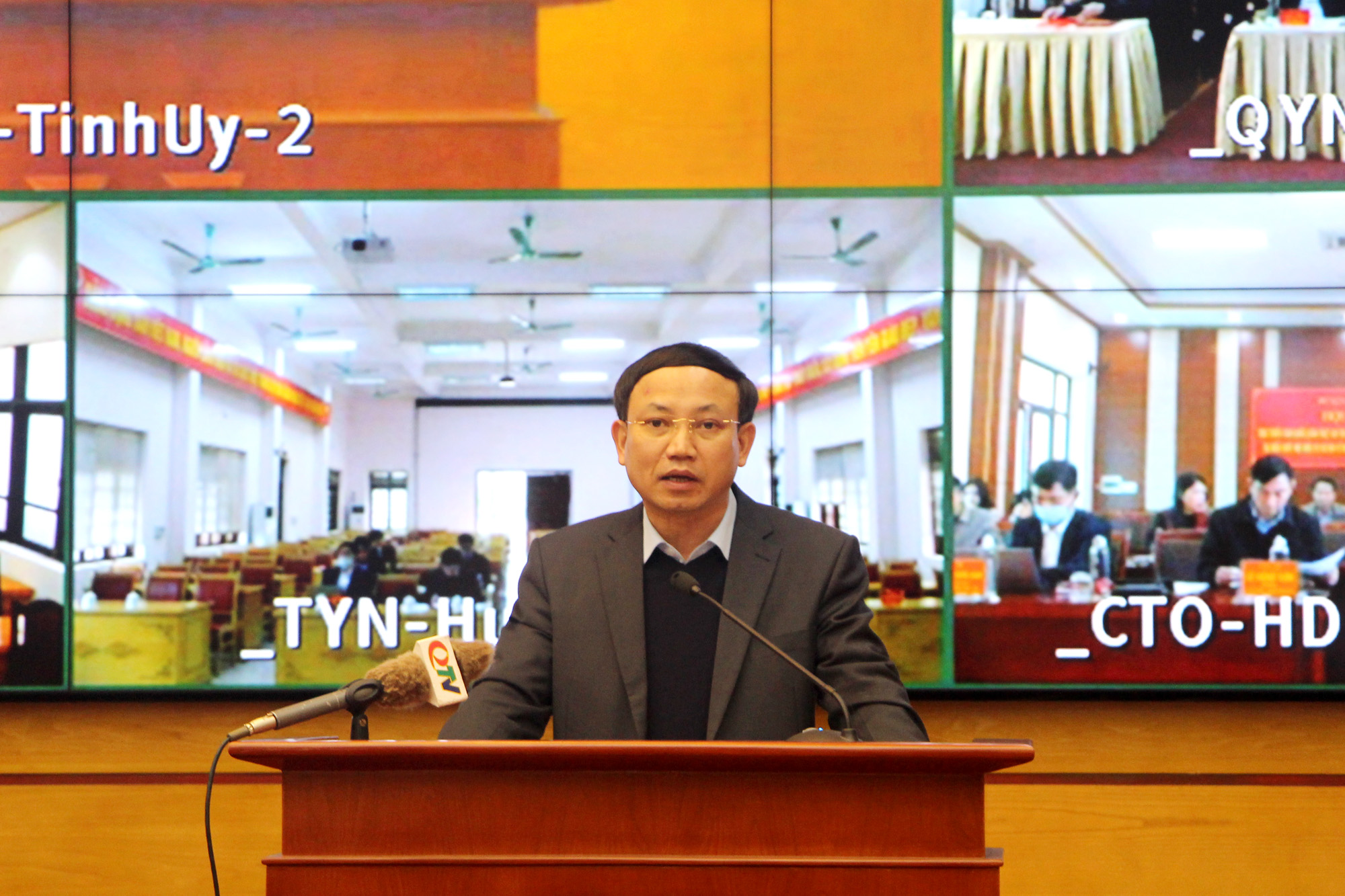 Đồng chí Nguyễn Xuân Ký, Bí thư Tỉnh ủy, Chủ tịch HĐND tỉnh quán triệt tại hội nghị.