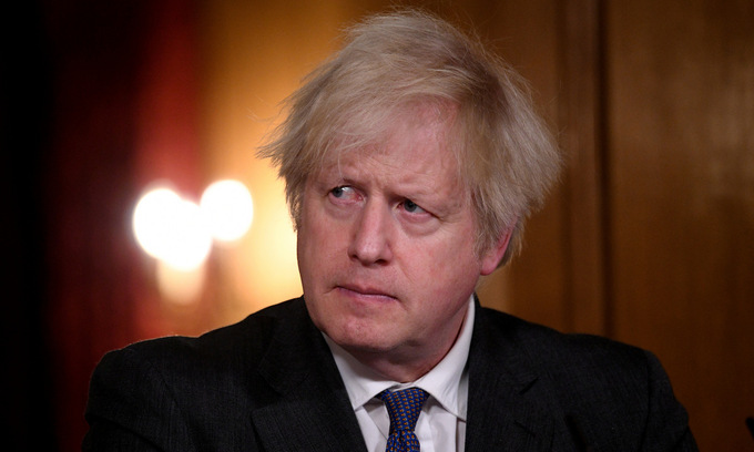 Thủ tướng Johnson họp báo hôm 23/1. Ảnh: Reuters.