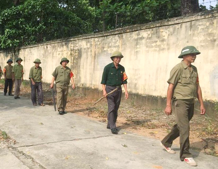 Tổ tự quản an ninh khu phố 6, phường Thanh Sơn (TP Uông Bí) tuần tra bảo vệ khu dân cư.