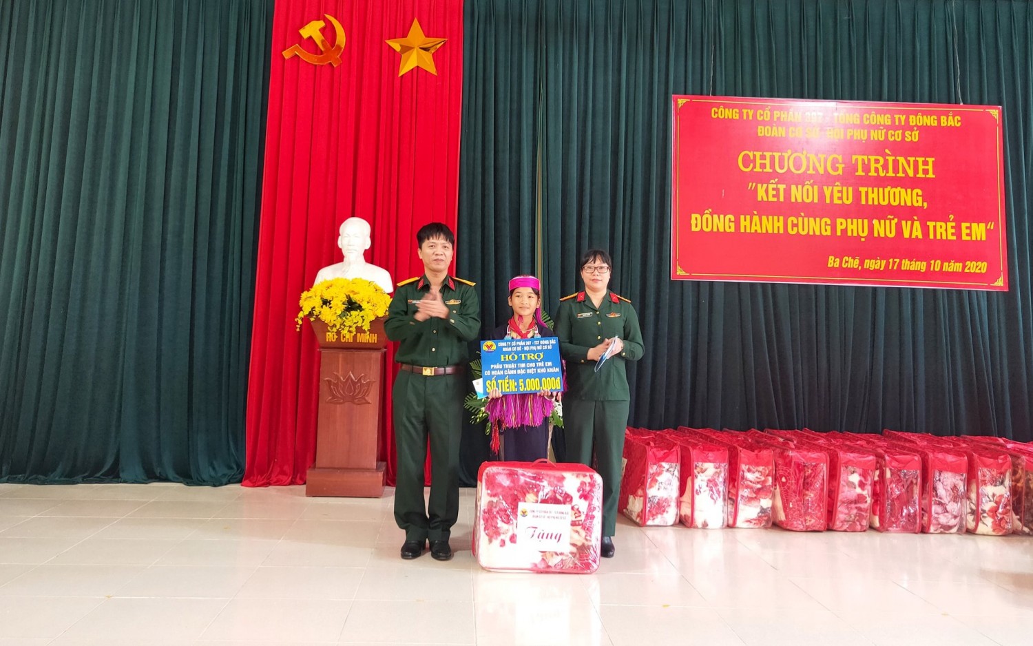 Công ty CP 397 trao hỗ trợ kinh phí phẫu thuật tim cho trẻ em nghèo tại xã Đồn Đạc, huyện Ba Chẽ