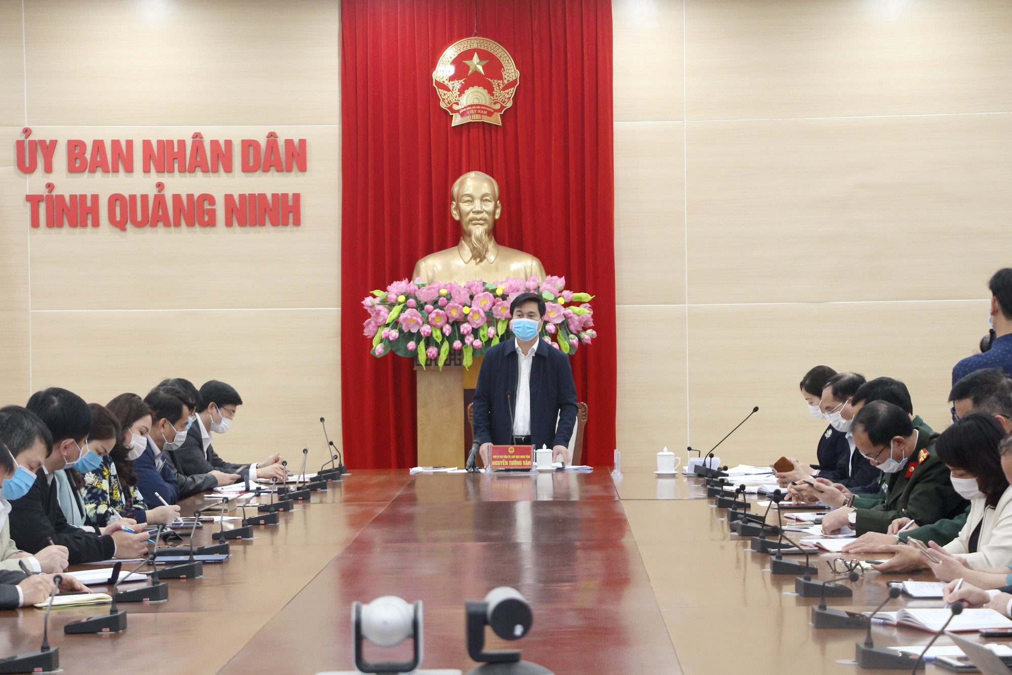 Đồng chí Nguyễn Tường Văn, Chủ tịch UBND tỉnh, kết luận cuộc họp.