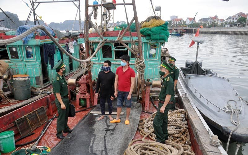 Hải đội 2, Bộ đội Biên phòng Quảng Ninh bắt giữ tàu dùng công cụ khai thác thủy sản trái phép vào tháng 3/2020.